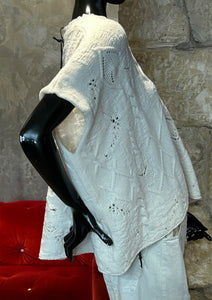 PULL COL ROND OVER SANS MANCHES