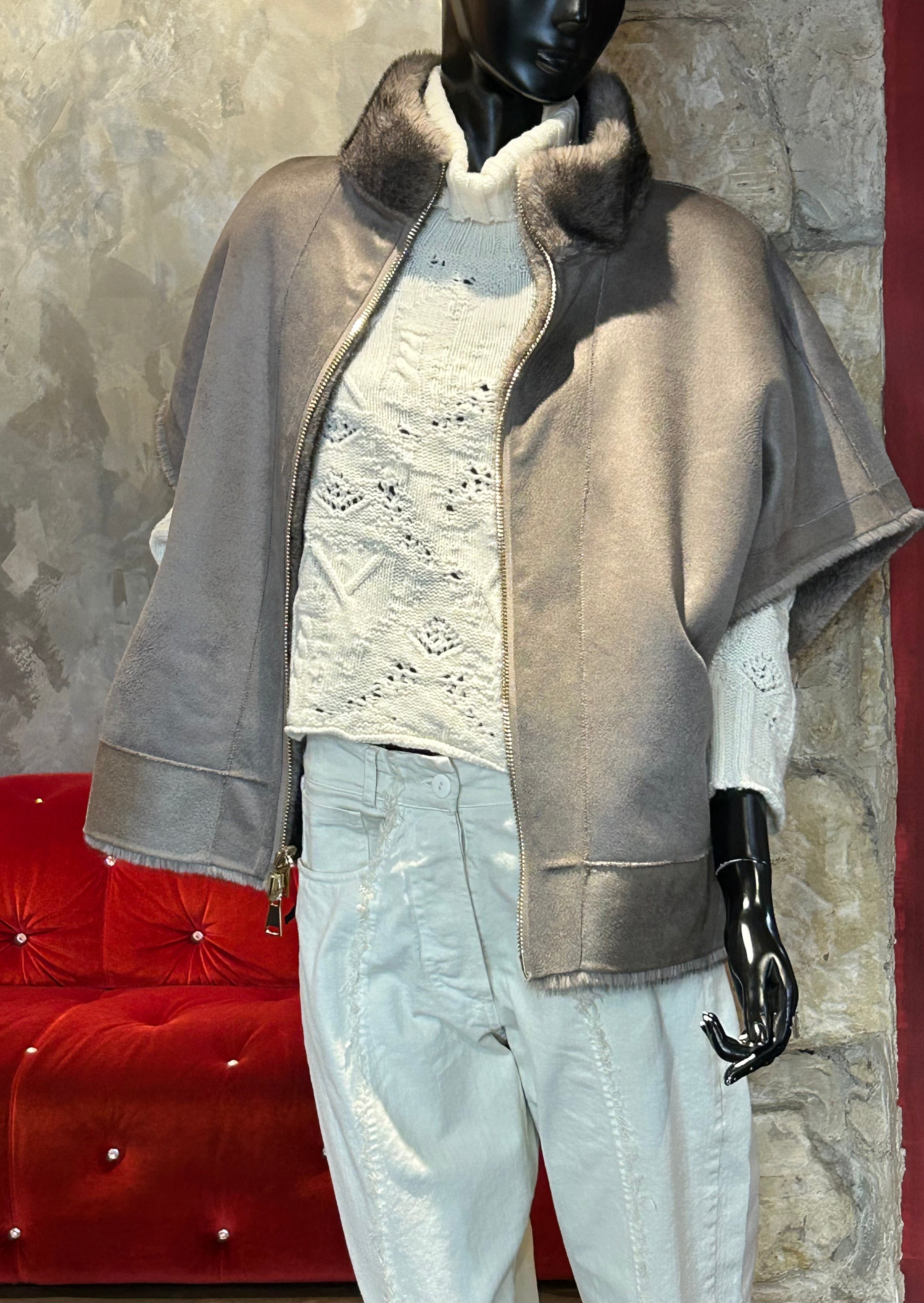 FAUX VISON REVERSIBLE SANS MANCHES GRIS ARGENTE