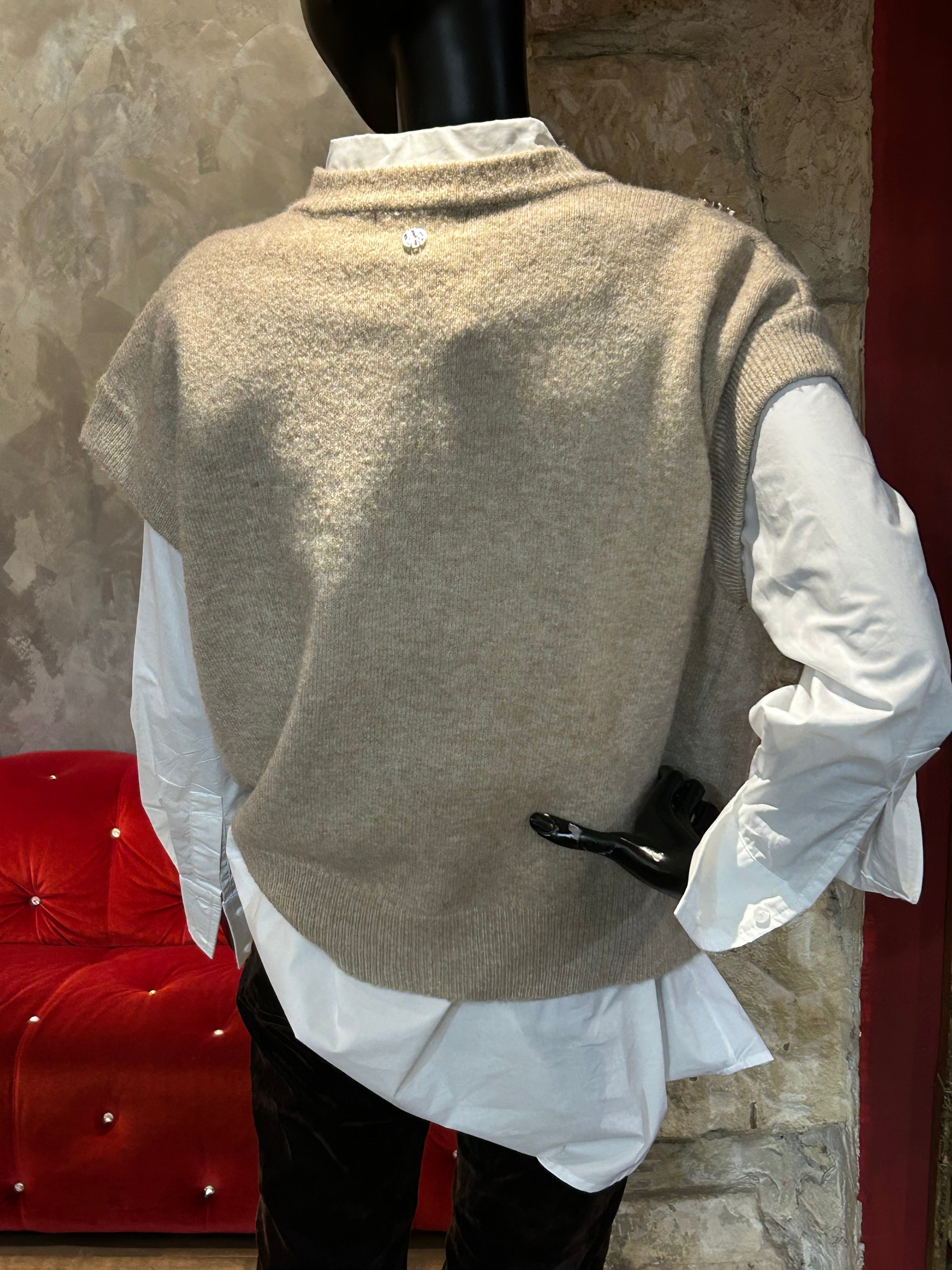 PULL SANS MANCHES MOTIFS STRASS