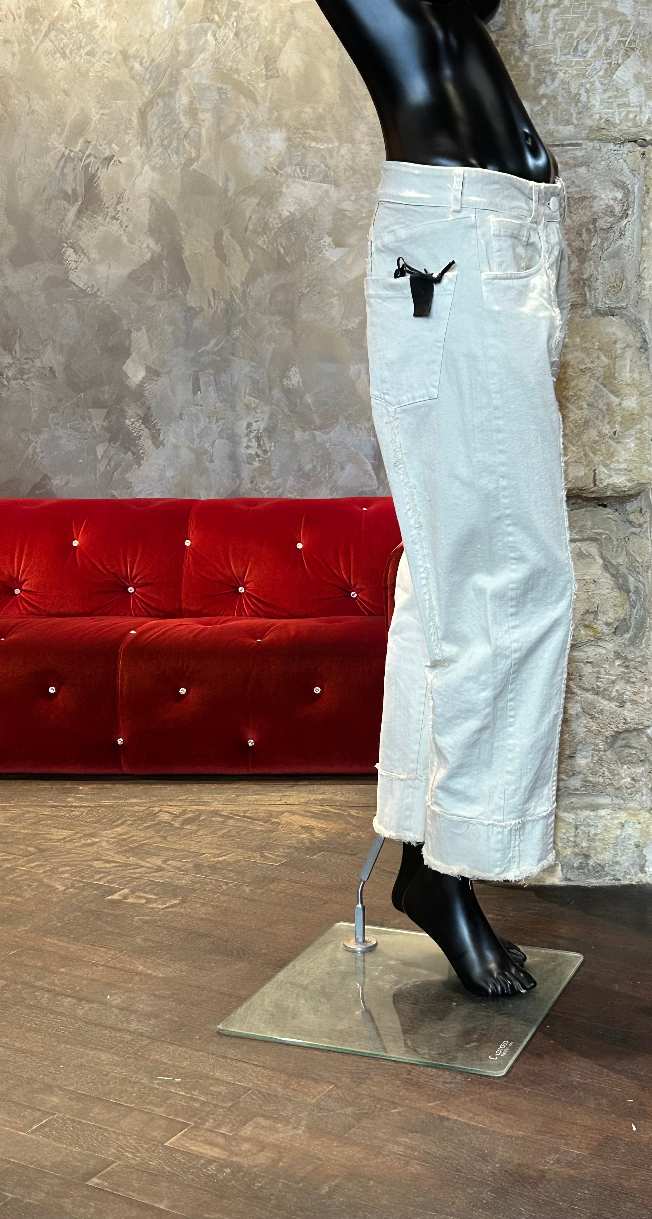 PANTALON ECRU DECOUPES FRANGEES