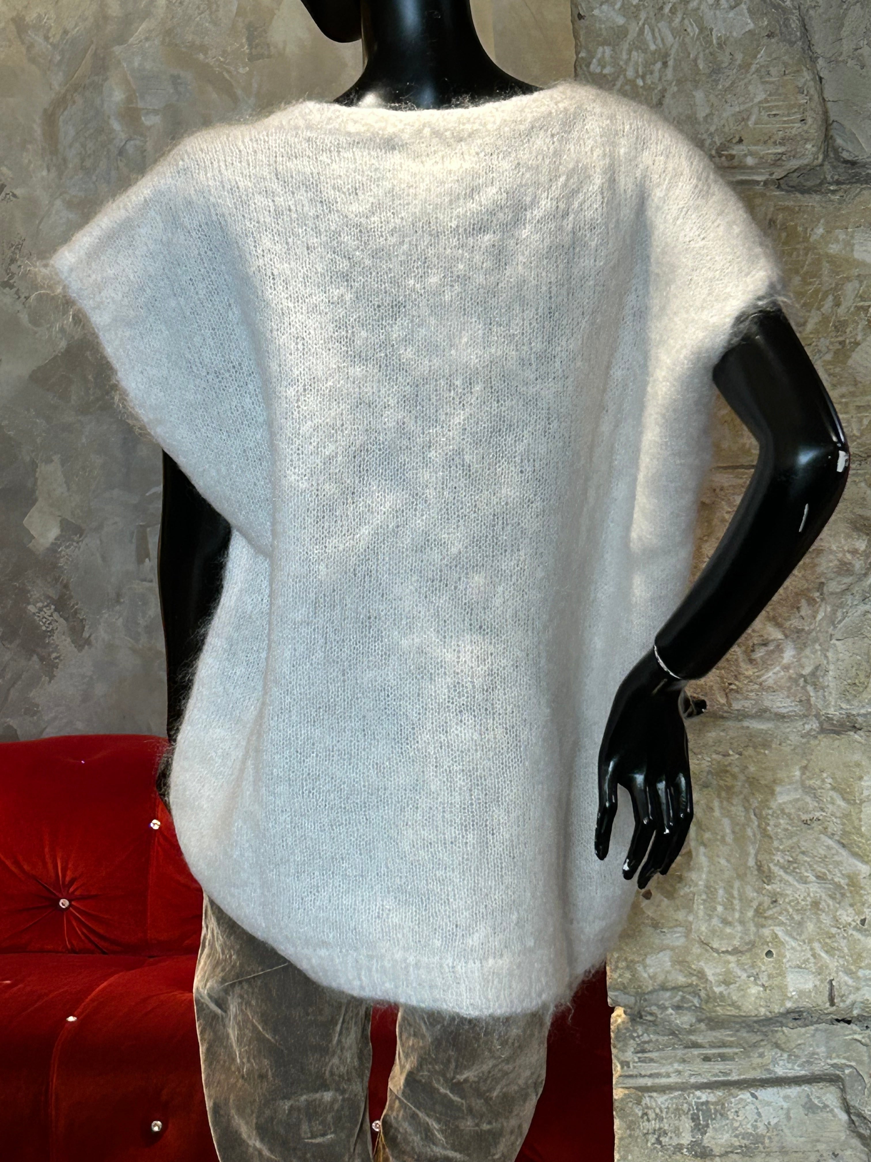 PULL COL V SANS MANCHES ÉCRU