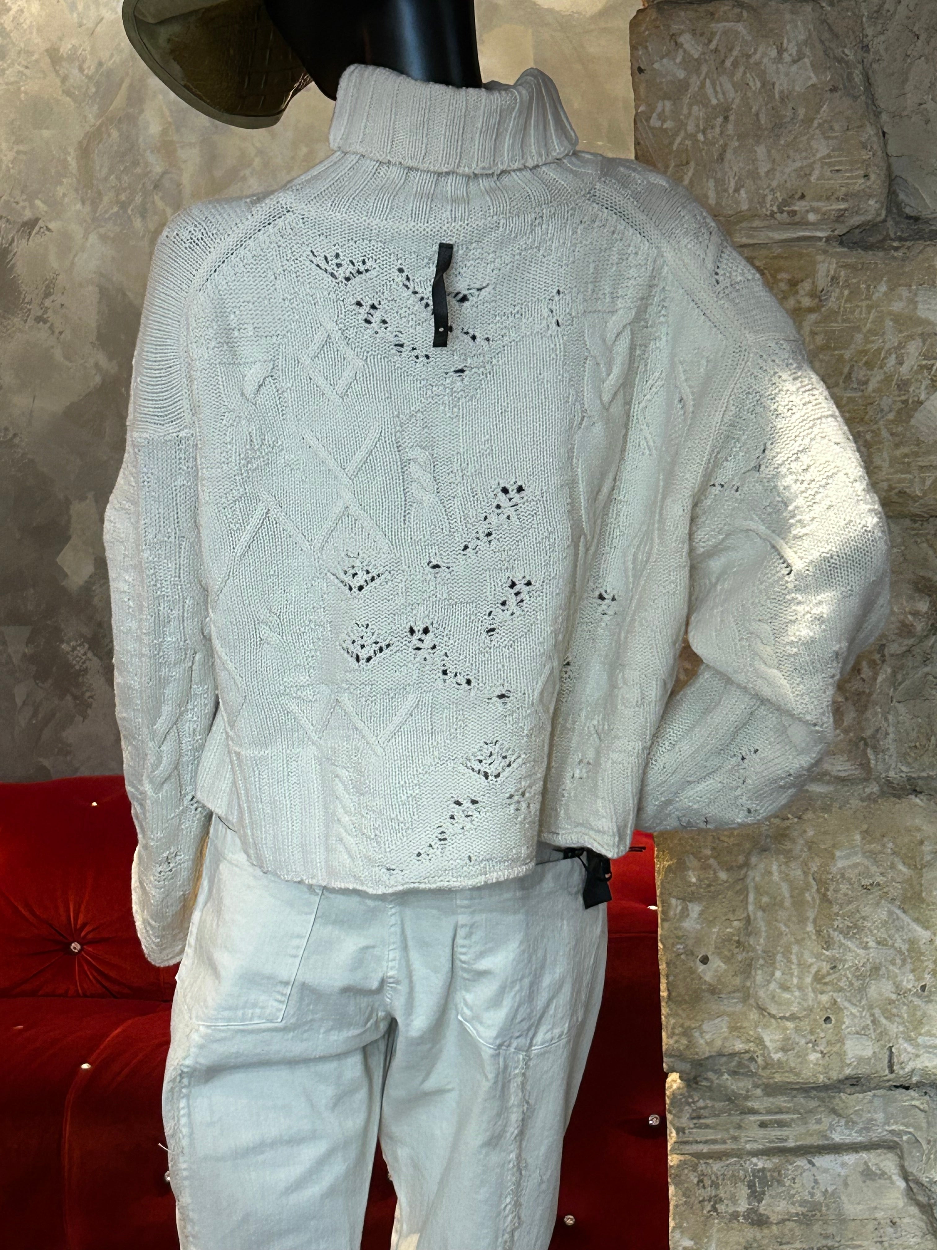 PULL COL ROULE ÉCRU COURT ET MANCHES LONGUES