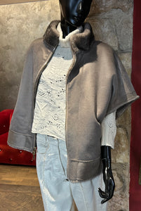 FAUX VISON REVERSIBLE SANS MANCHES GRIS ARGENTE