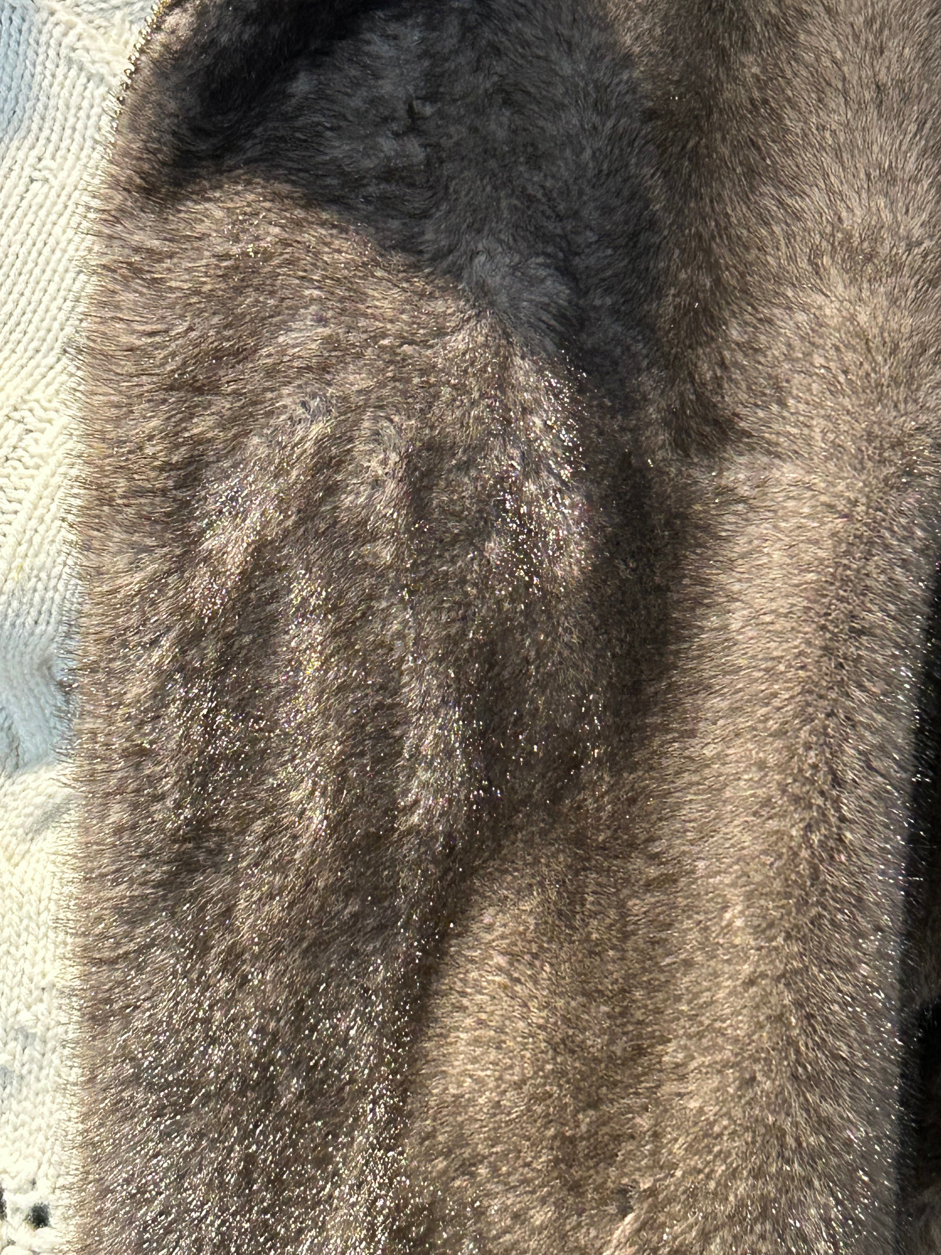 FAUX VISON REVERSIBLE SANS MANCHES GRIS ARGENTE