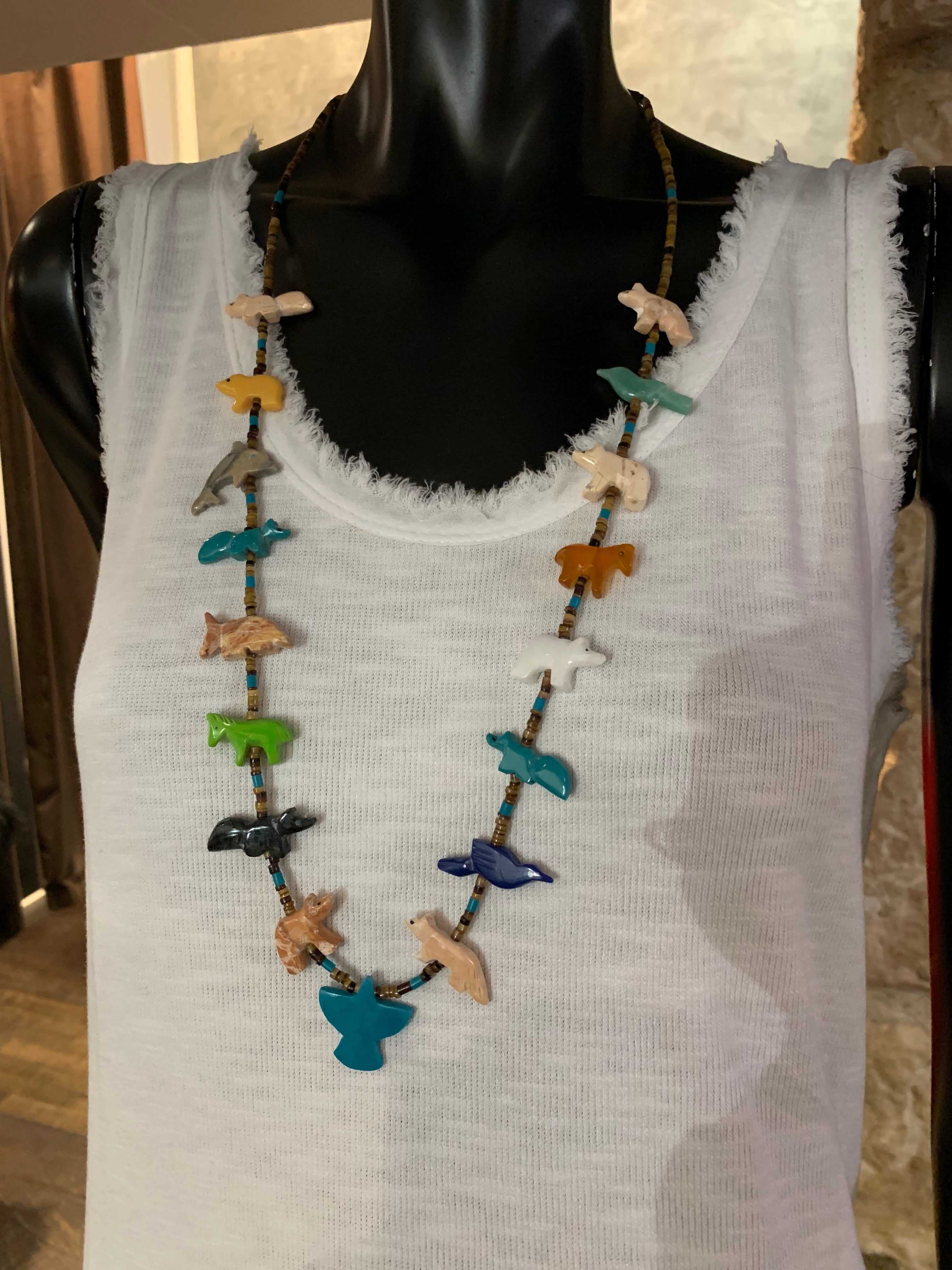 COLLIER LONG « ANIMALS » PIERRES