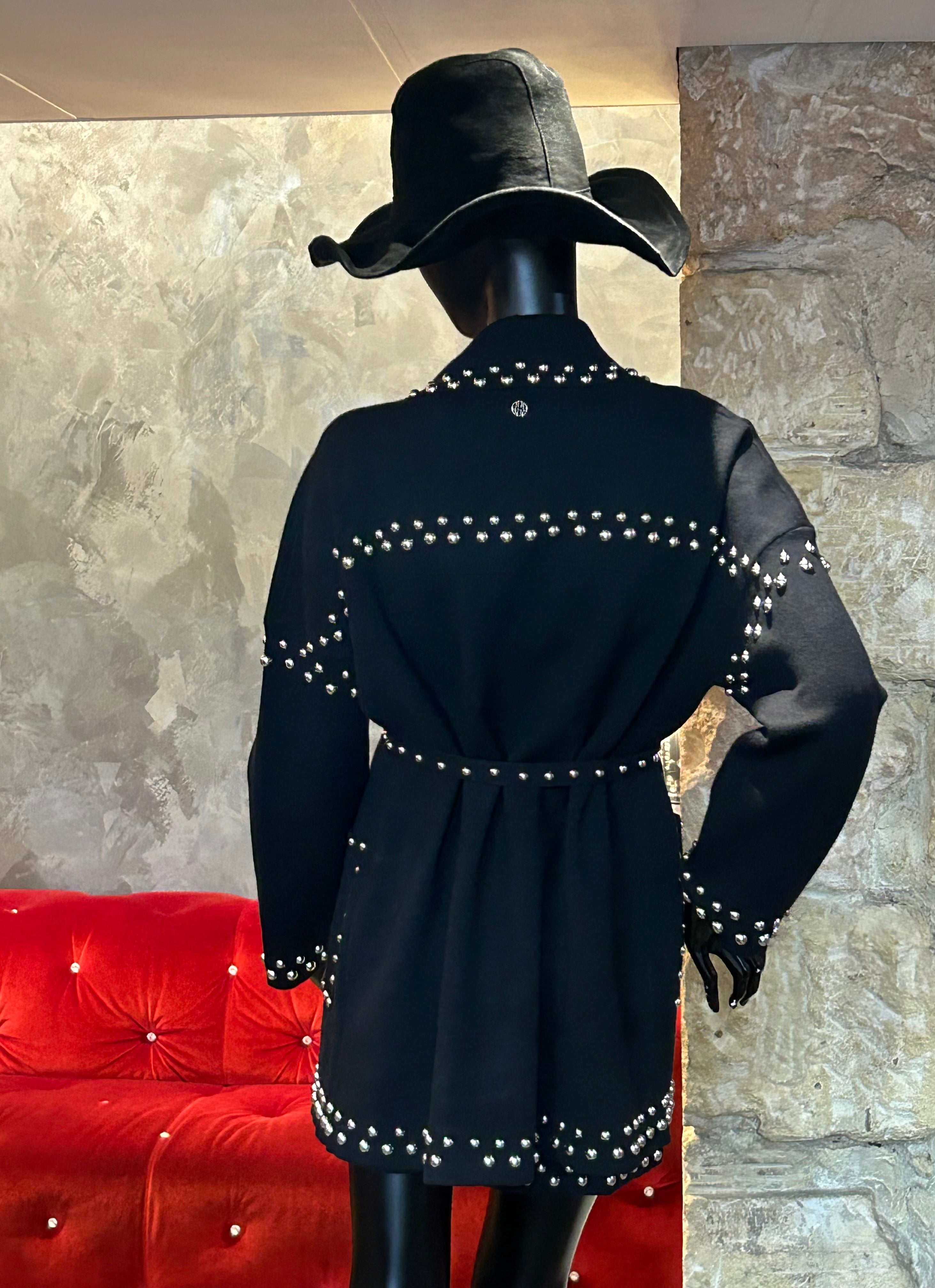 VESTE CLOUTÉE