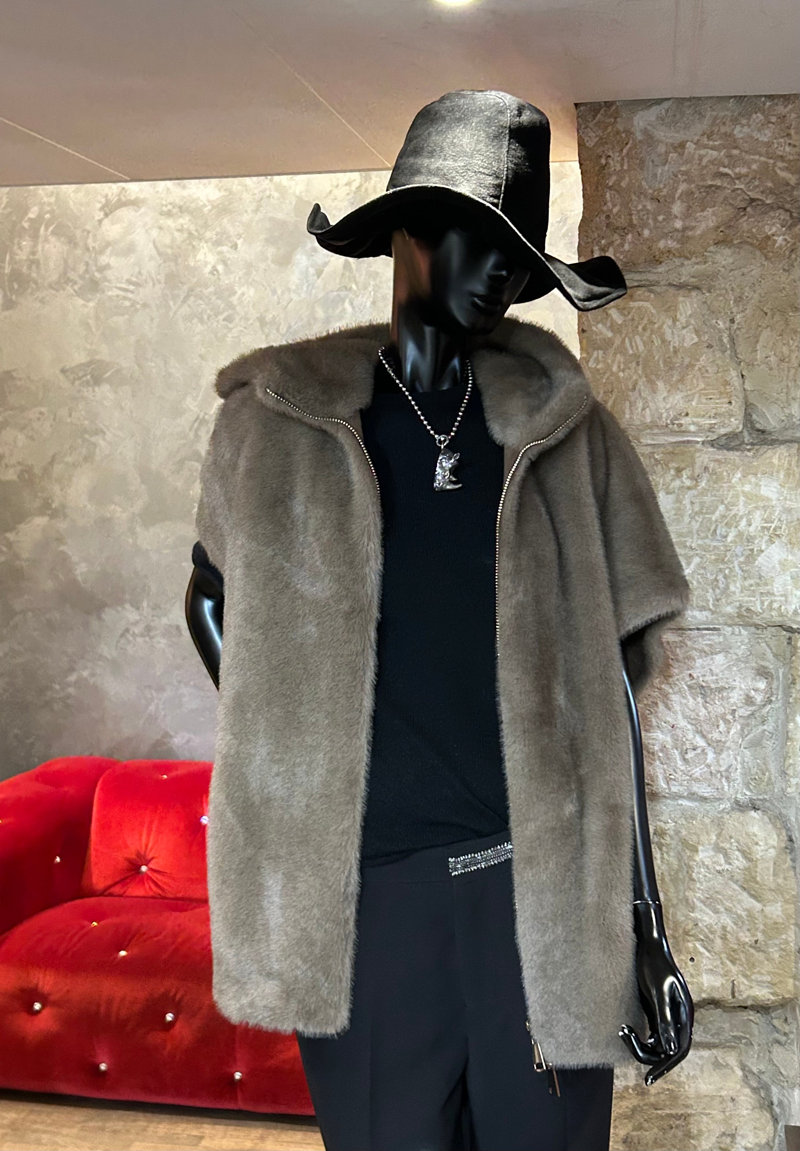 GILET HOODY FAUSSE FOURRURE SANS MANCHES REVERSIBLE