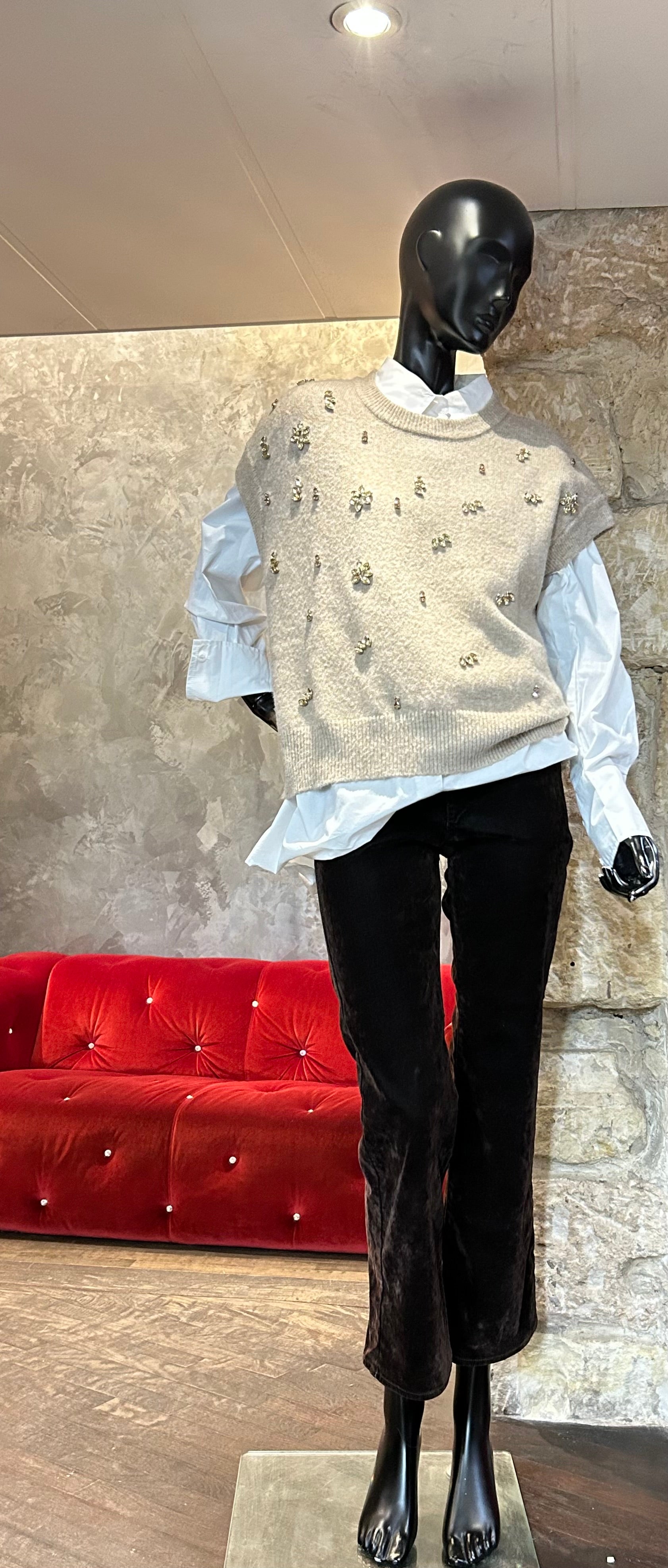 PULL SANS MANCHES MOTIFS STRASS