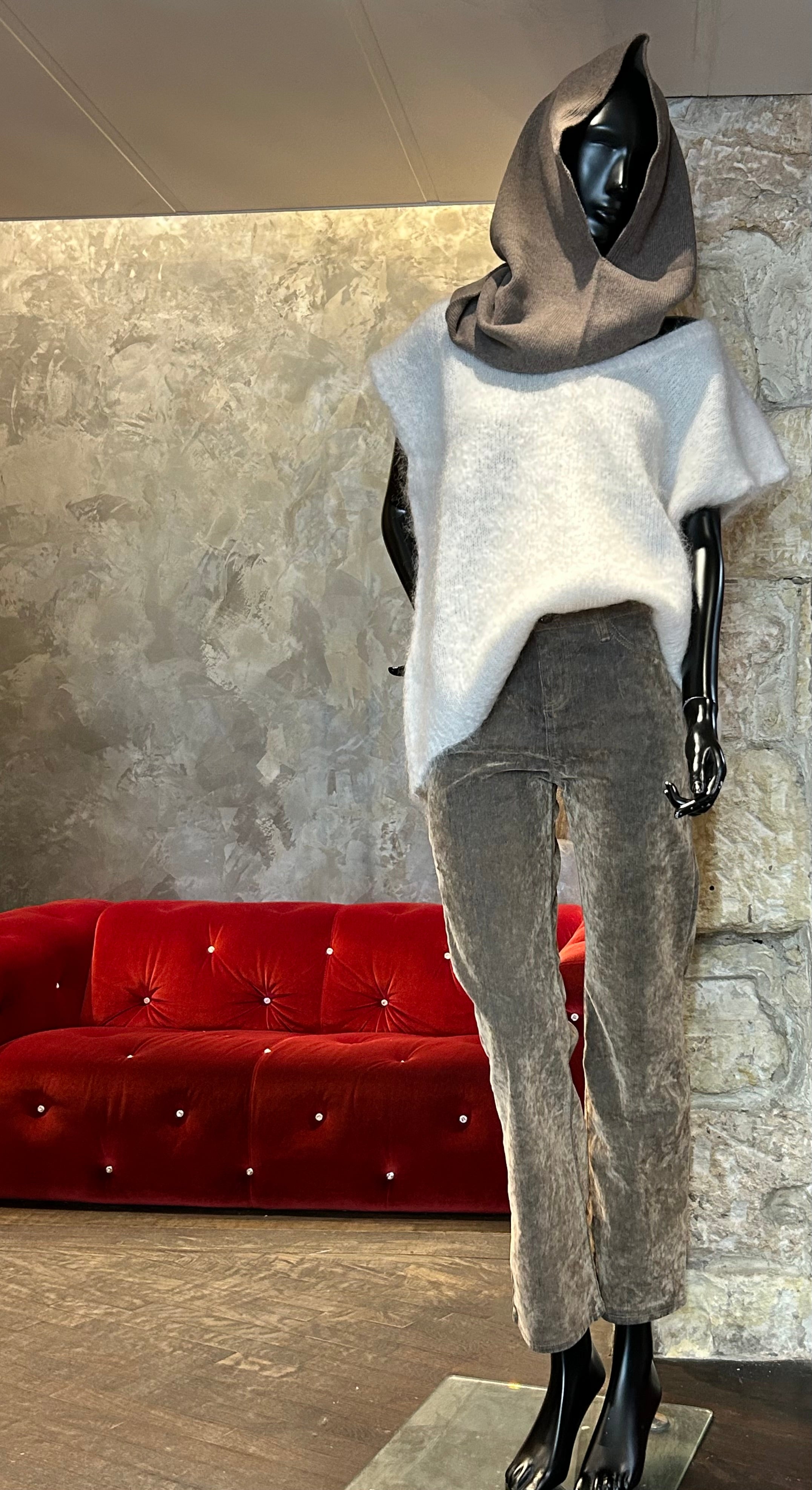 PULL COL V SANS MANCHES ÉCRU