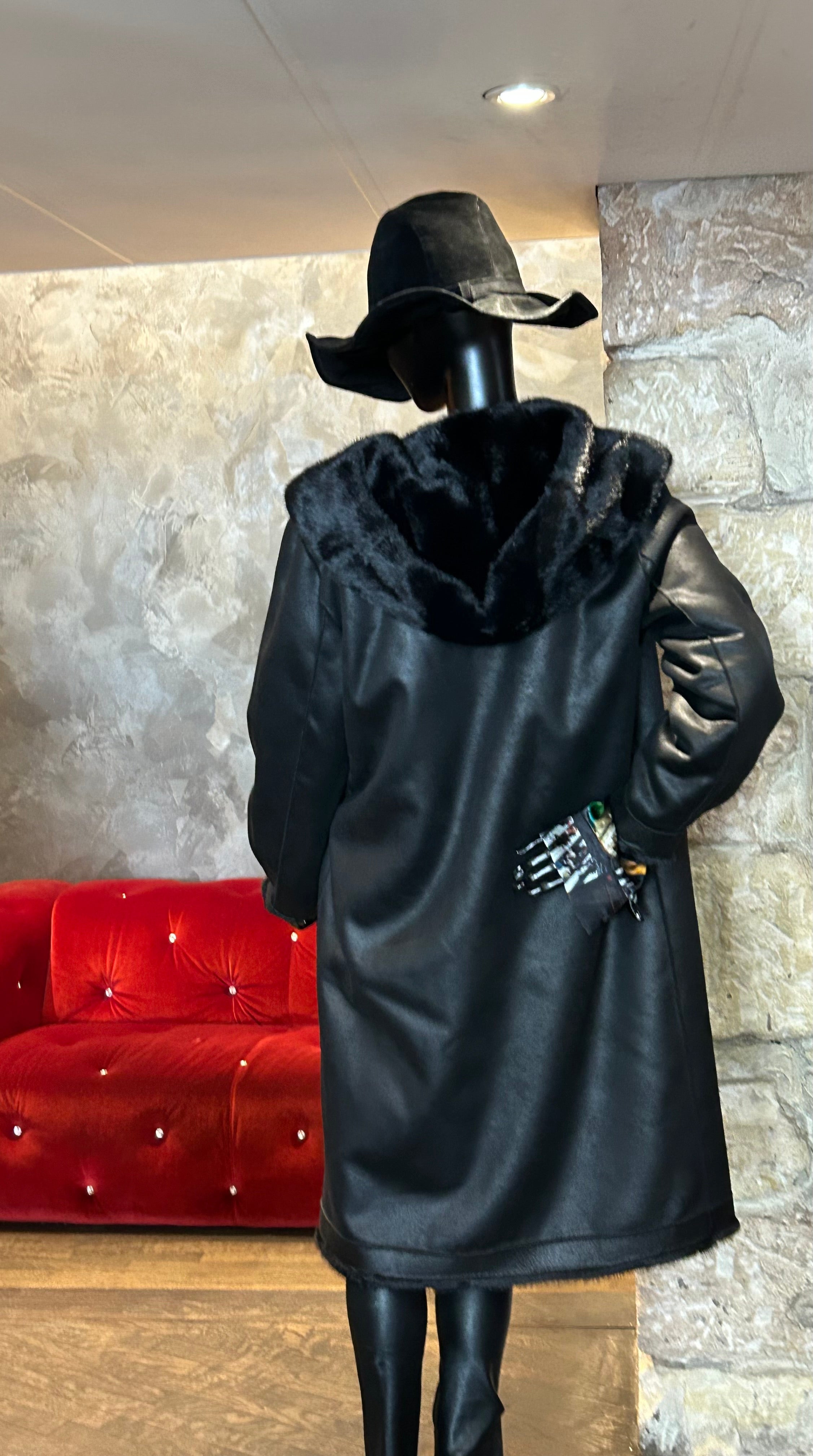 MANTEAU CAPUCHE FAUSSE FOURRURE RÉVERSIBLE