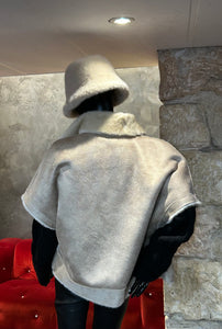 FAUX VISON REVERSIBLE SANS MANCHES ECRU