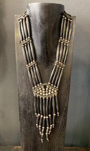 COLLIER D’INDIEN NOIR MULTIRANGS