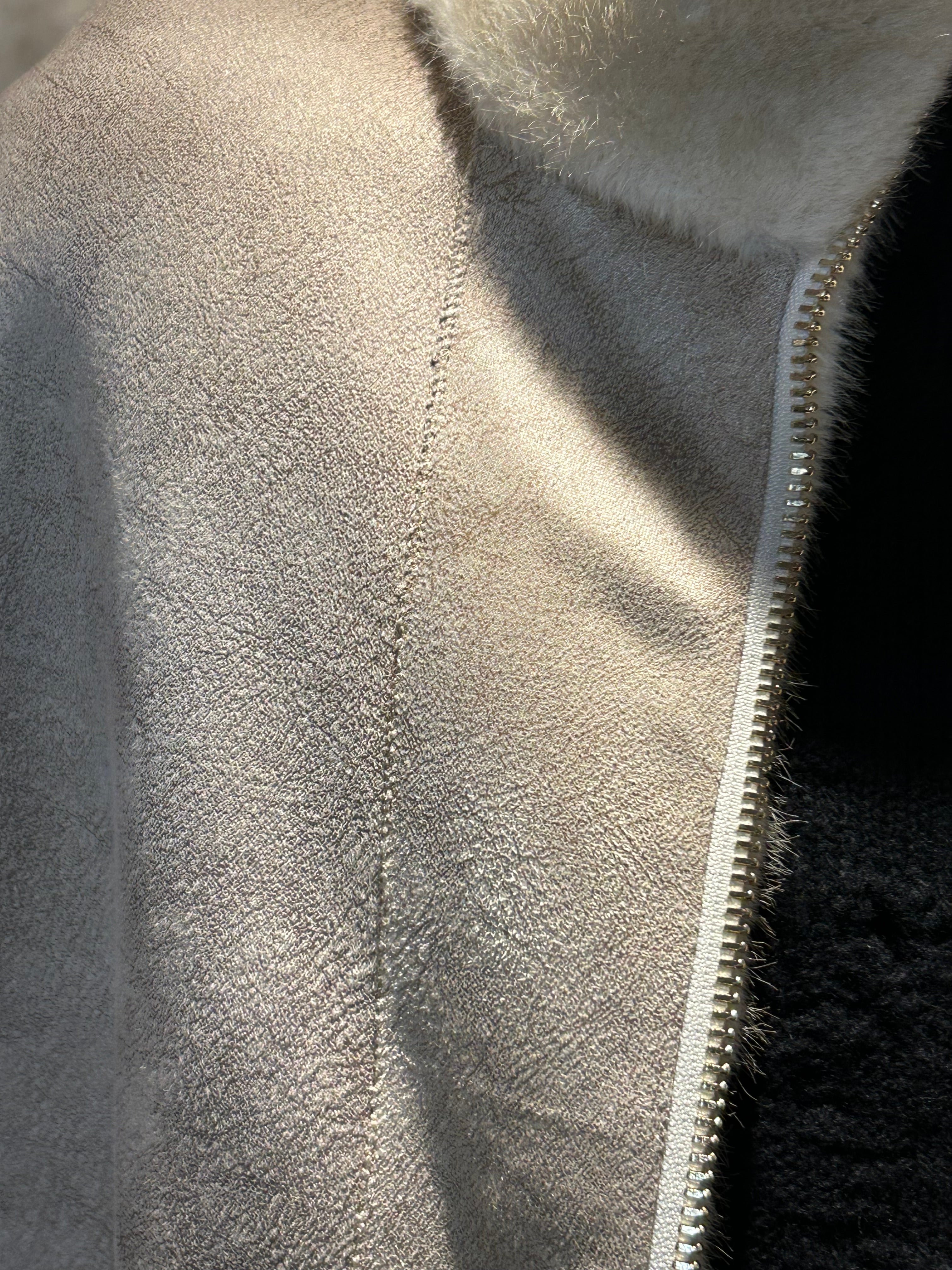 FAUX VISON REVERSIBLE SANS MANCHES ECRU