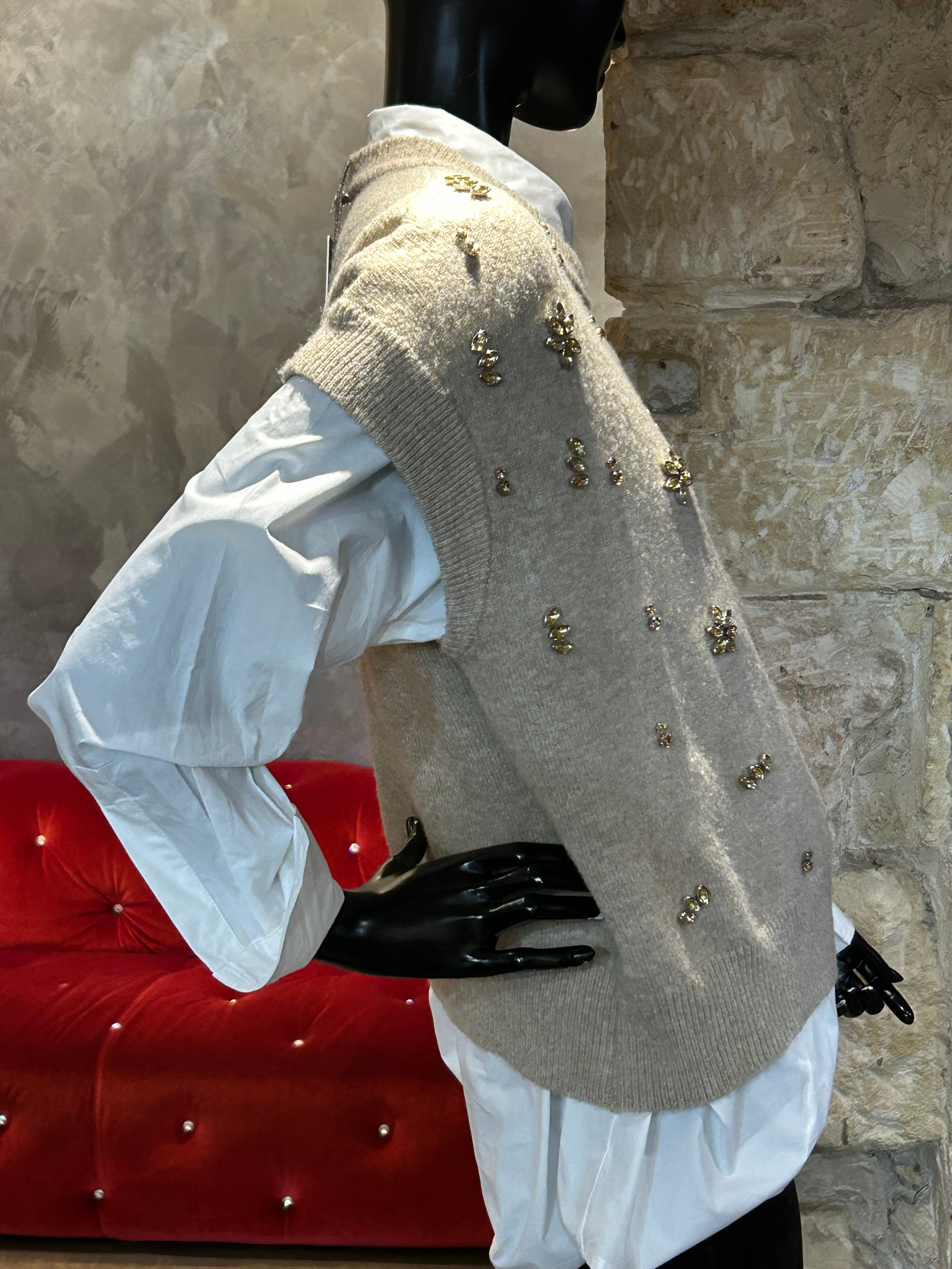 PULL SANS MANCHES MOTIFS STRASS