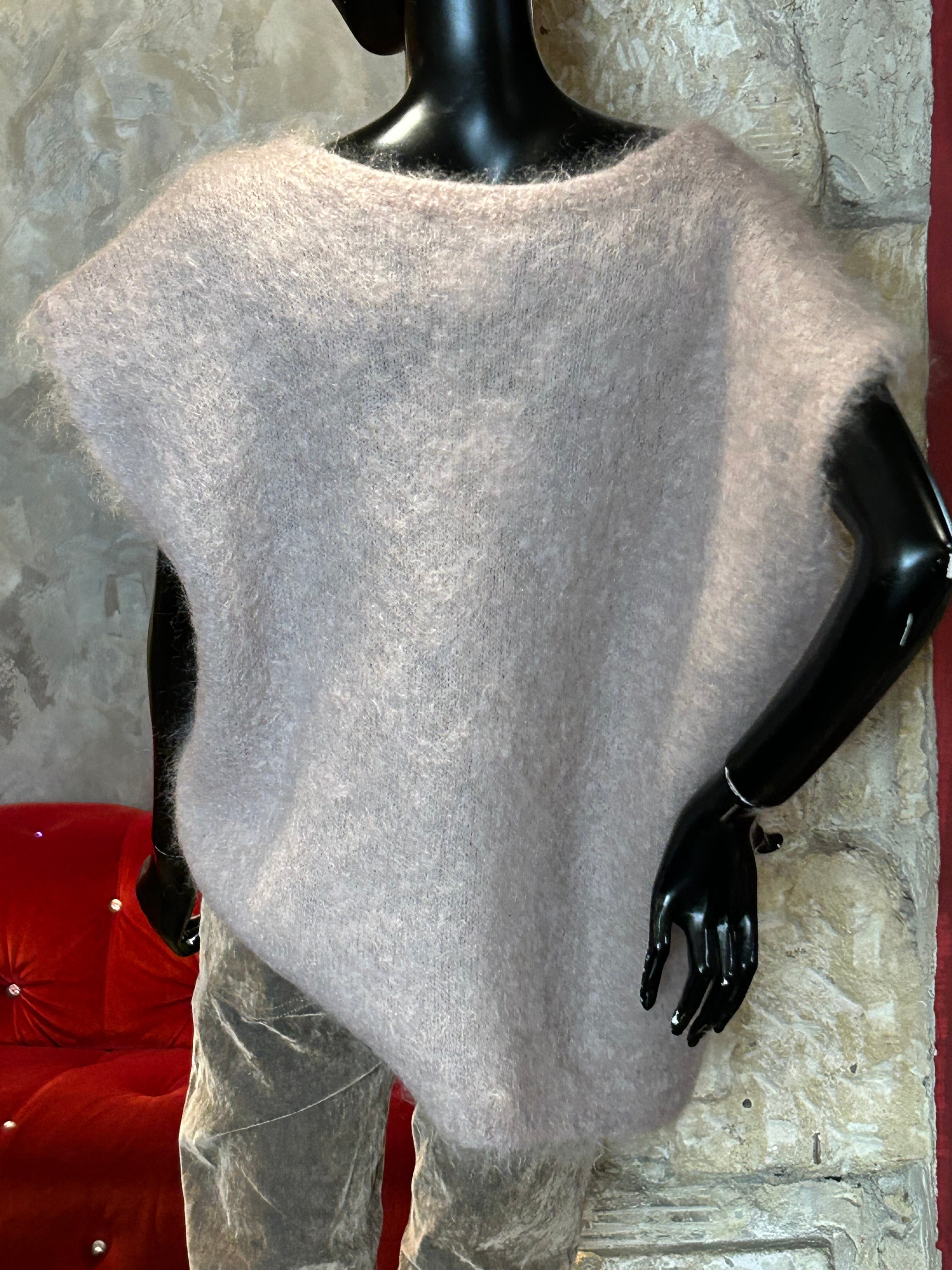 PULL COL V SANS MANCHES POUDRÉ
