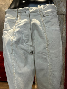 PANTALON ECRU DECOUPES FRANGEES