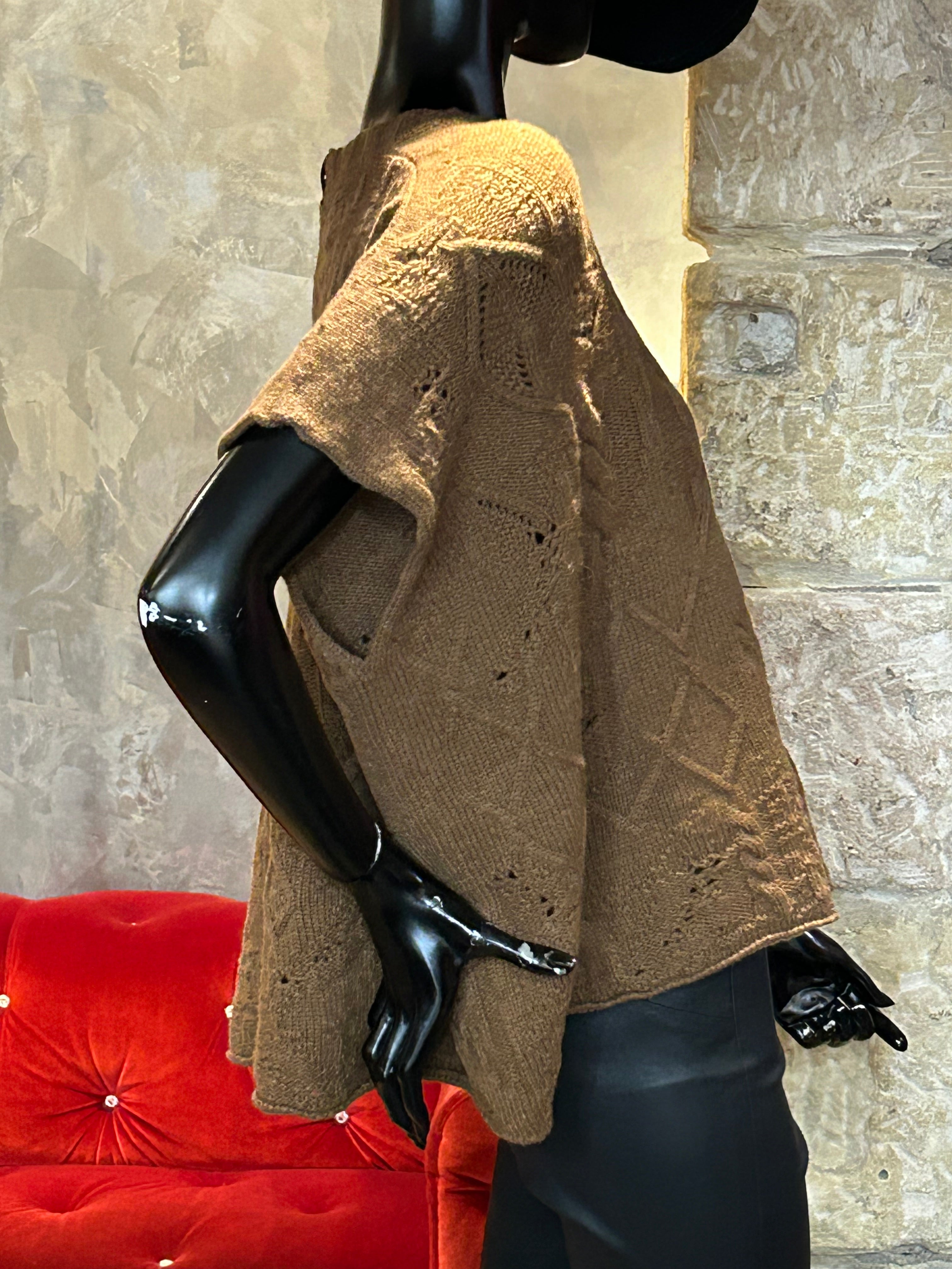PULL COL ROND OVER SANS MANCHES CAMEL