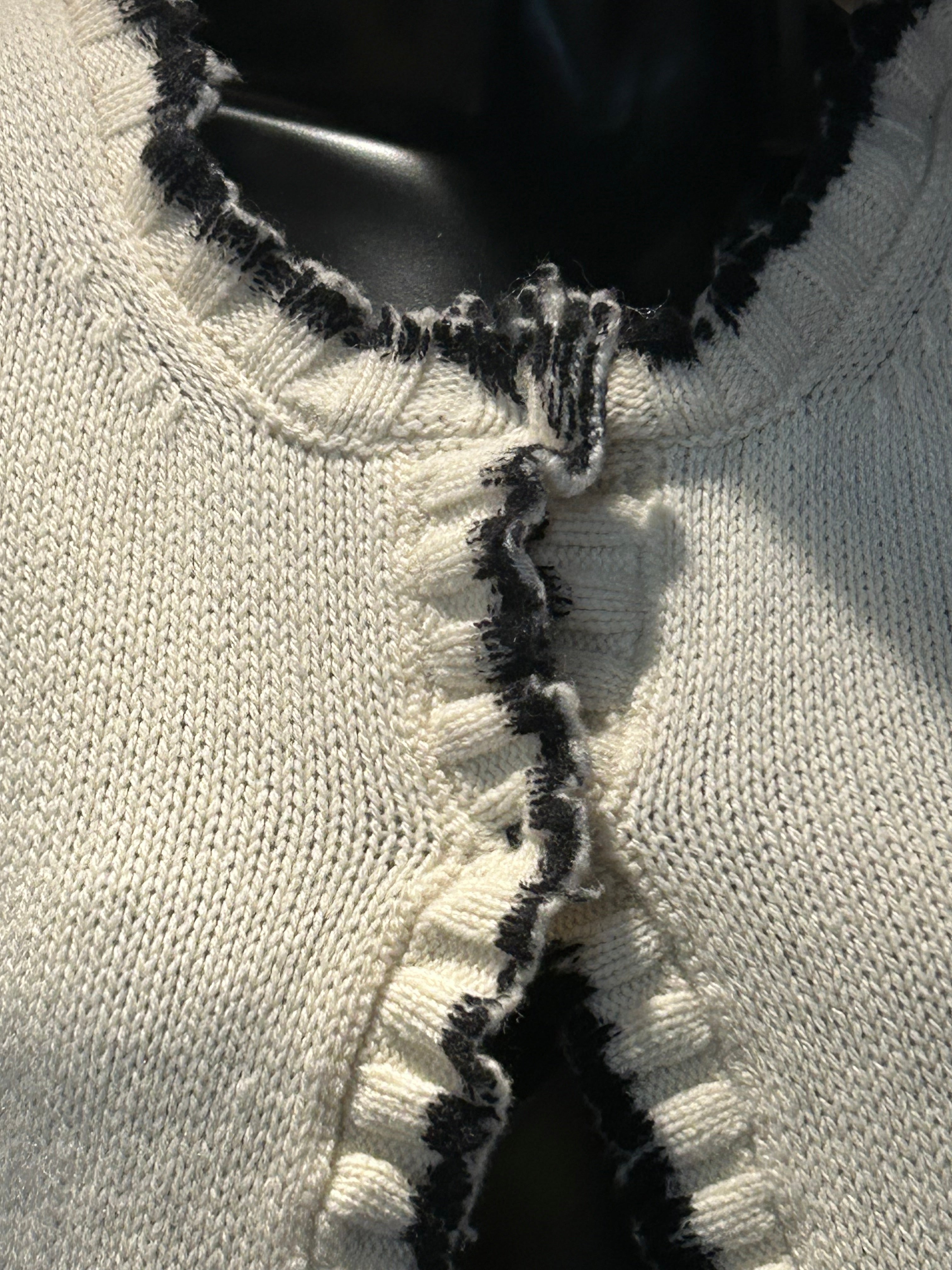 GILET SANS MANCHES ÉCRU ET TIE