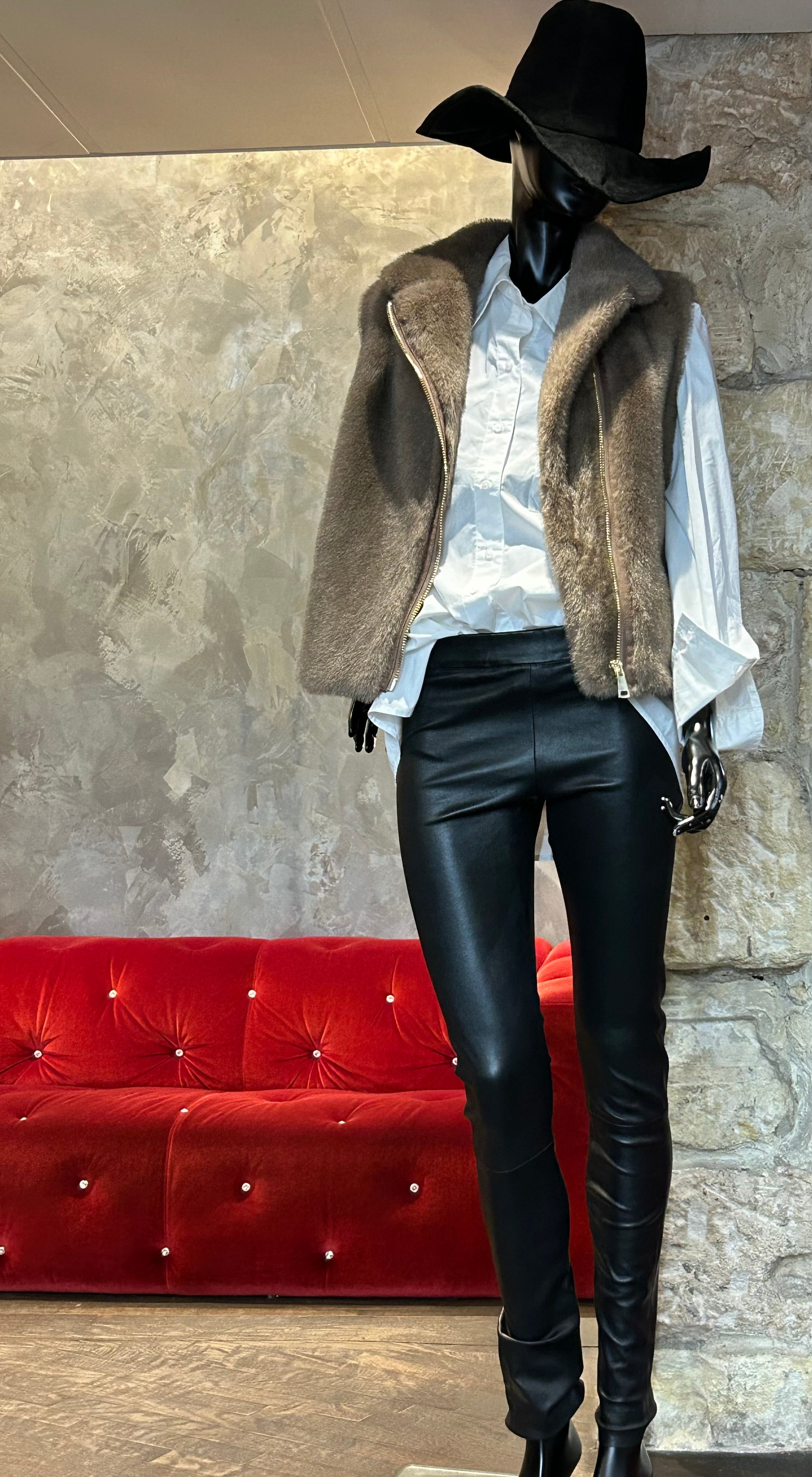 PERFECTO FAUSSE FOURRURE SANS MANCHES