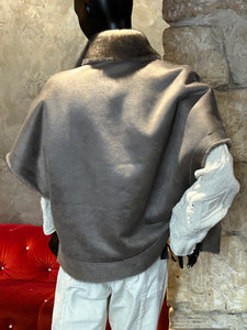 FAUX VISON REVERSIBLE SANS MANCHES GRIS ARGENTE