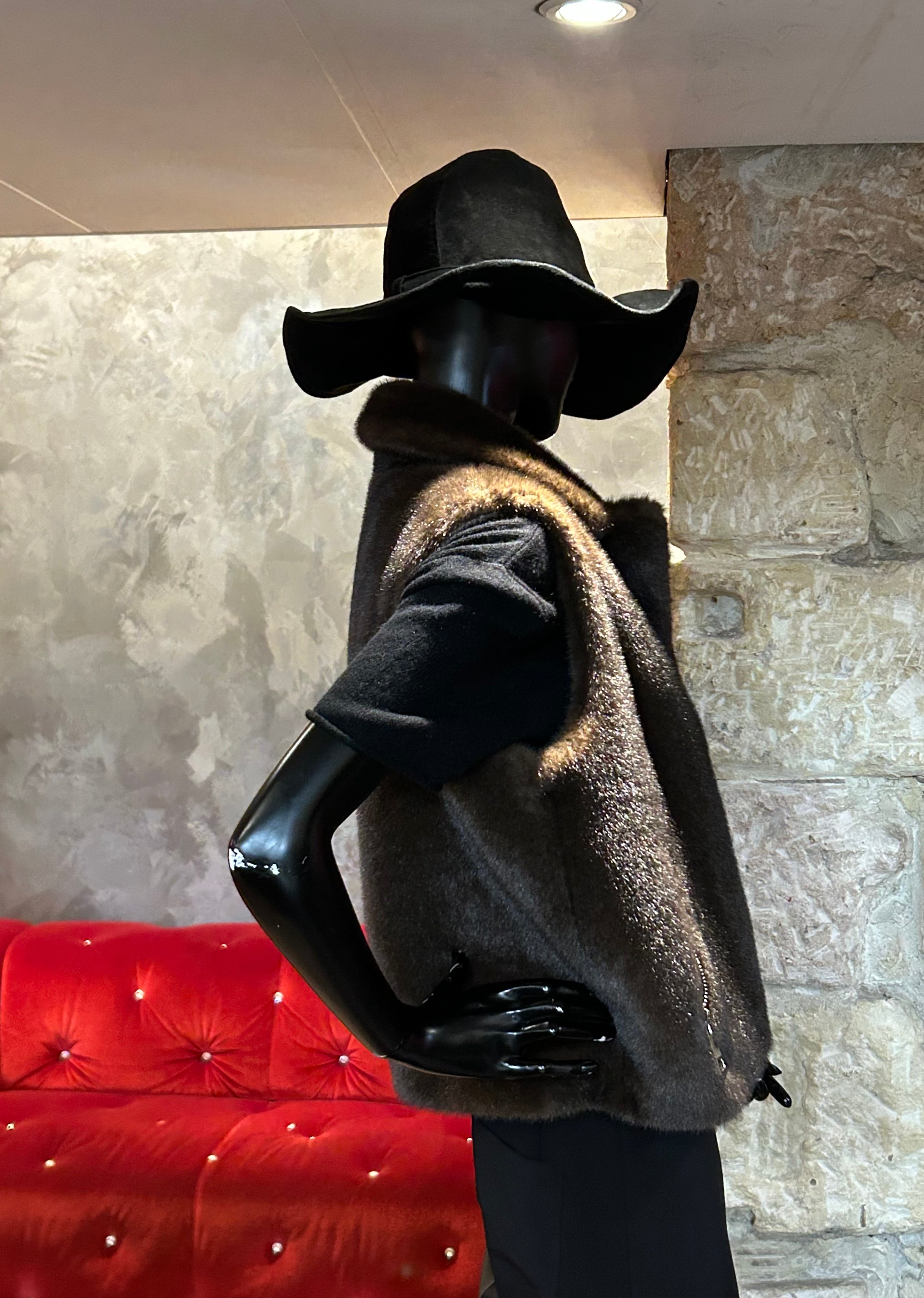 PERFECTO COURT SANS MANCHES EN FAUSSE FOURRURE