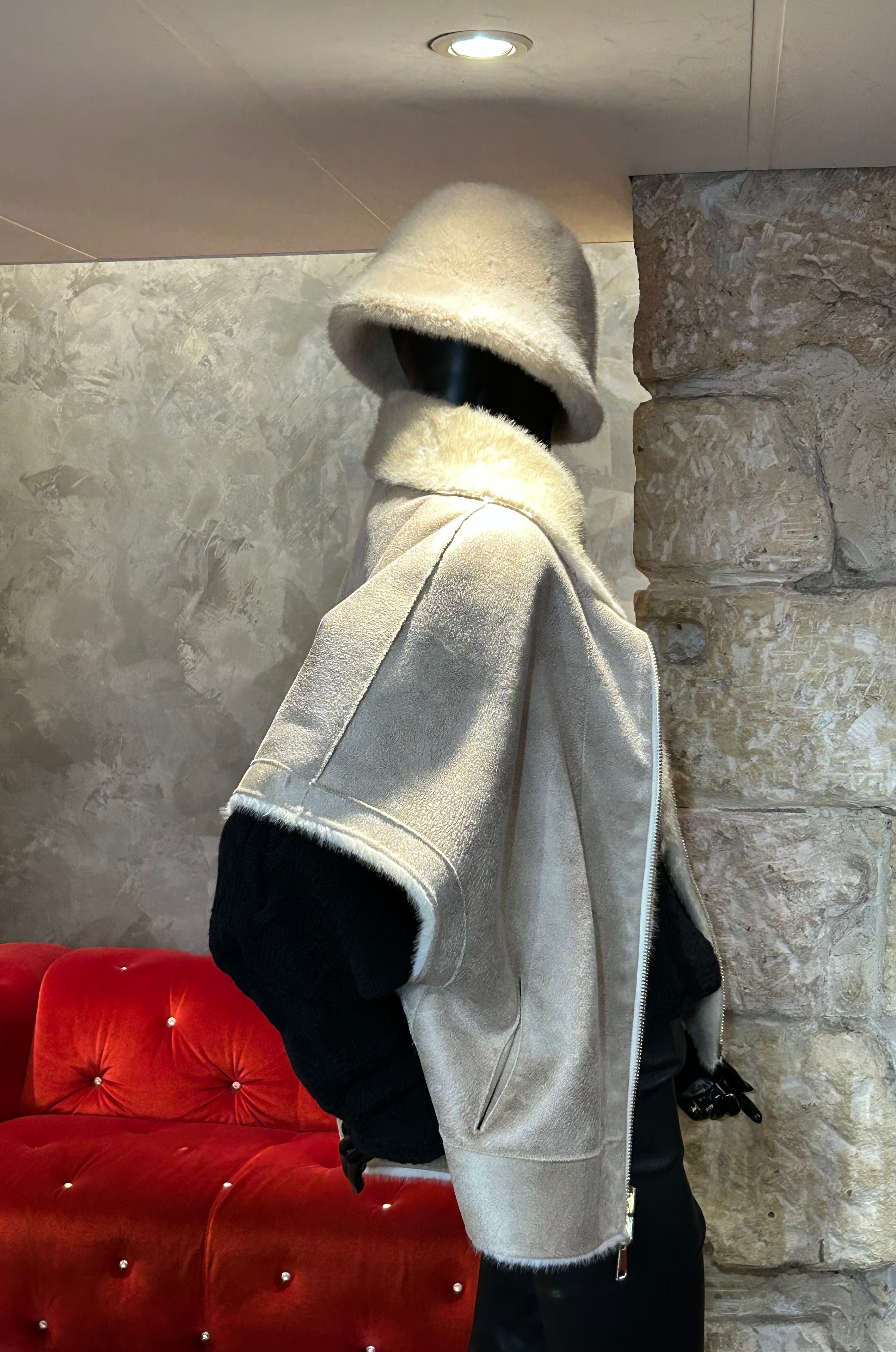 FAUX VISON REVERSIBLE SANS MANCHES ECRU