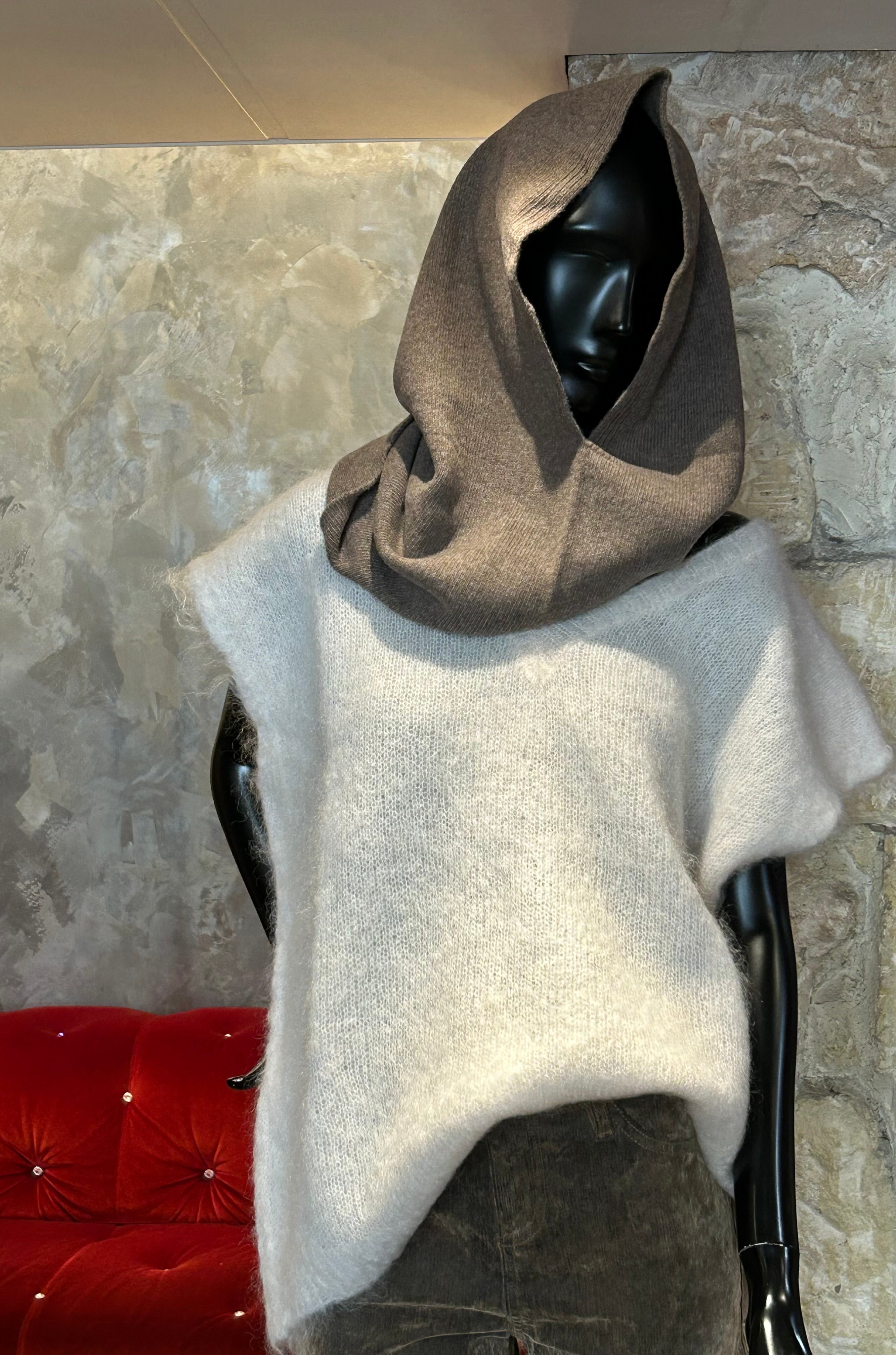PULL COL V SANS MANCHES ÉCRU