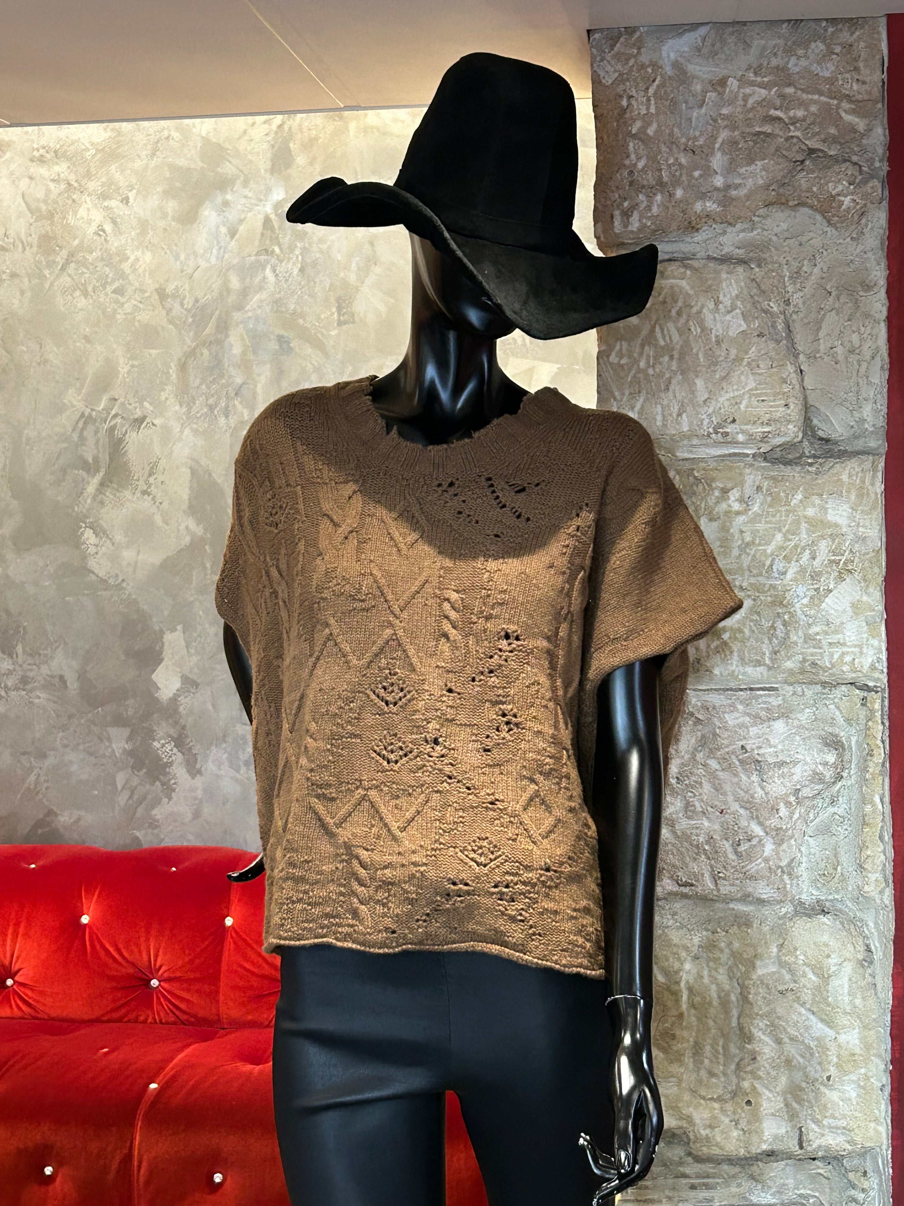 PULL COL ROND OVER SANS MANCHES CAMEL
