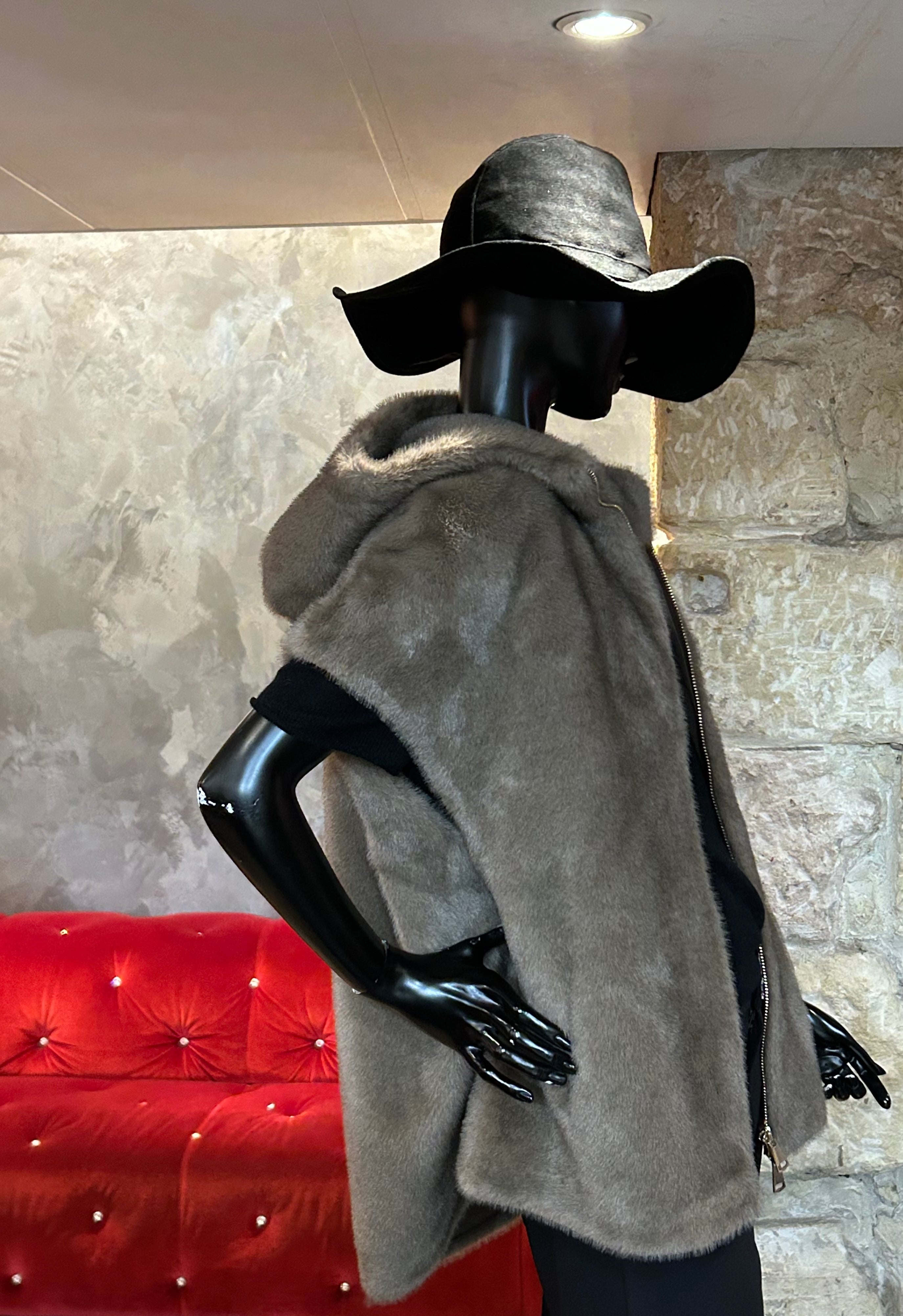 GILET HOODY FAUSSE FOURRURE SANS MANCHES REVERSIBLE