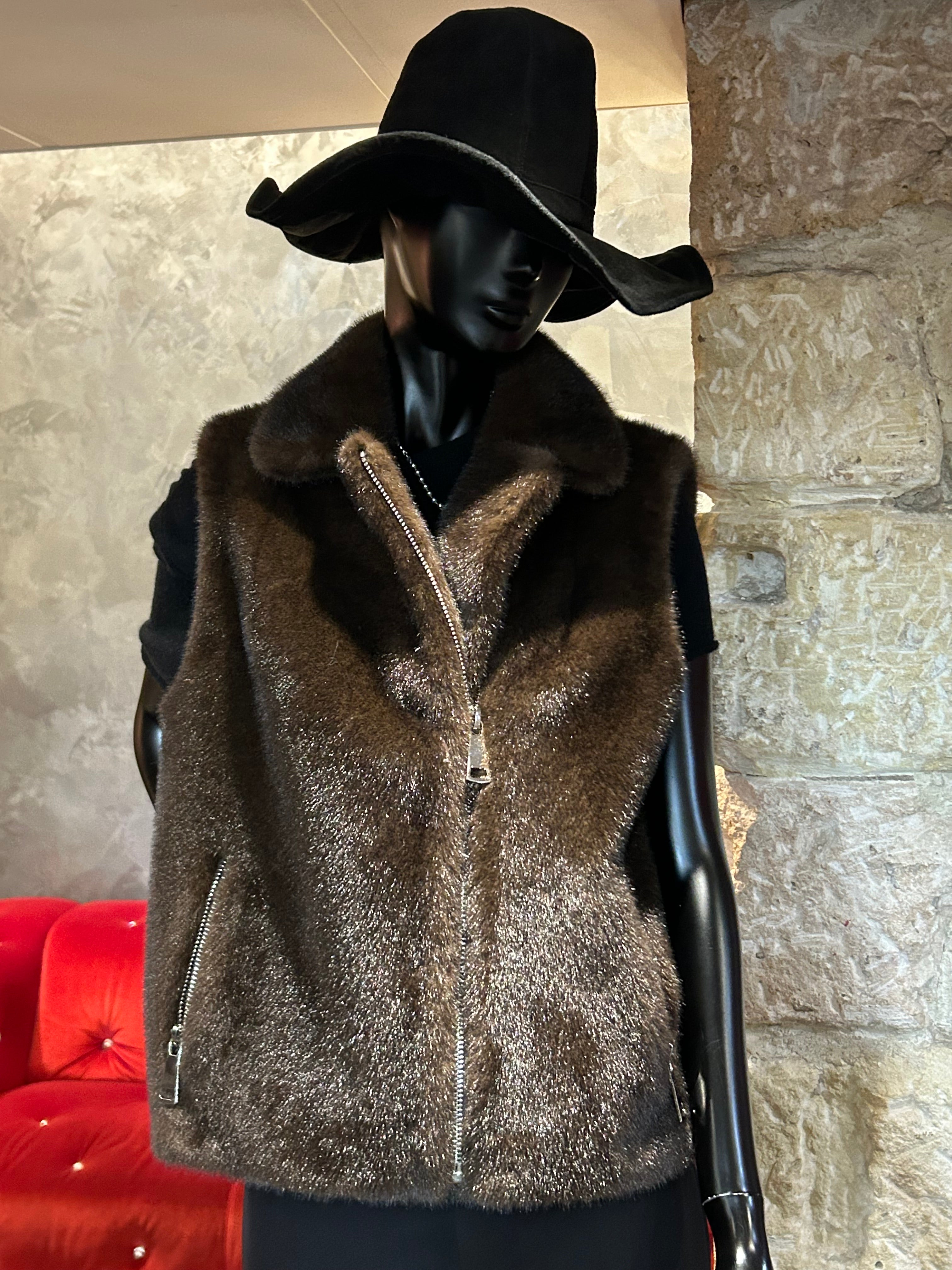 PERFECTO COURT SANS MANCHES EN FAUSSE FOURRURE