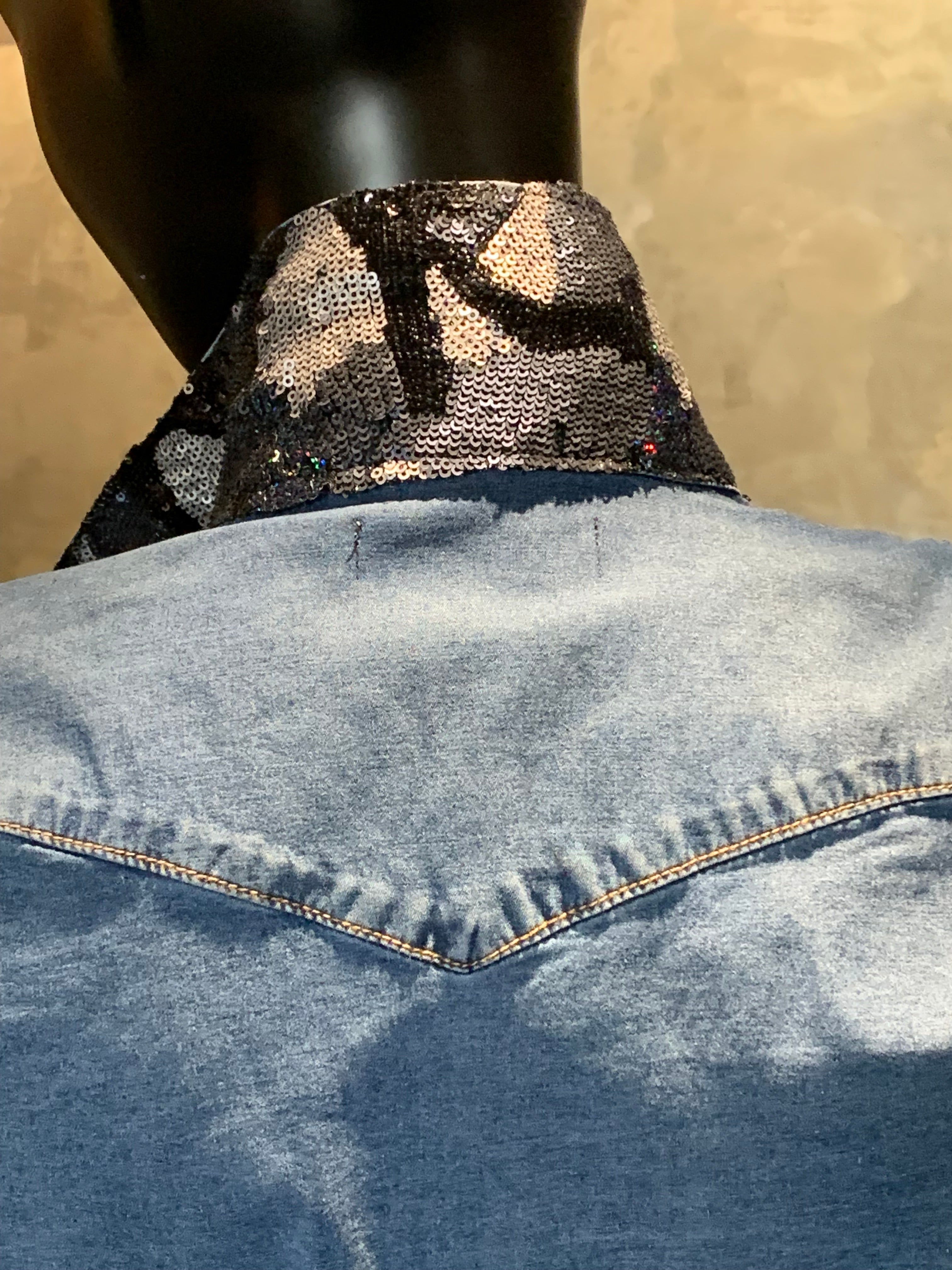 CHEMISE JEAN ET PAILLETTES