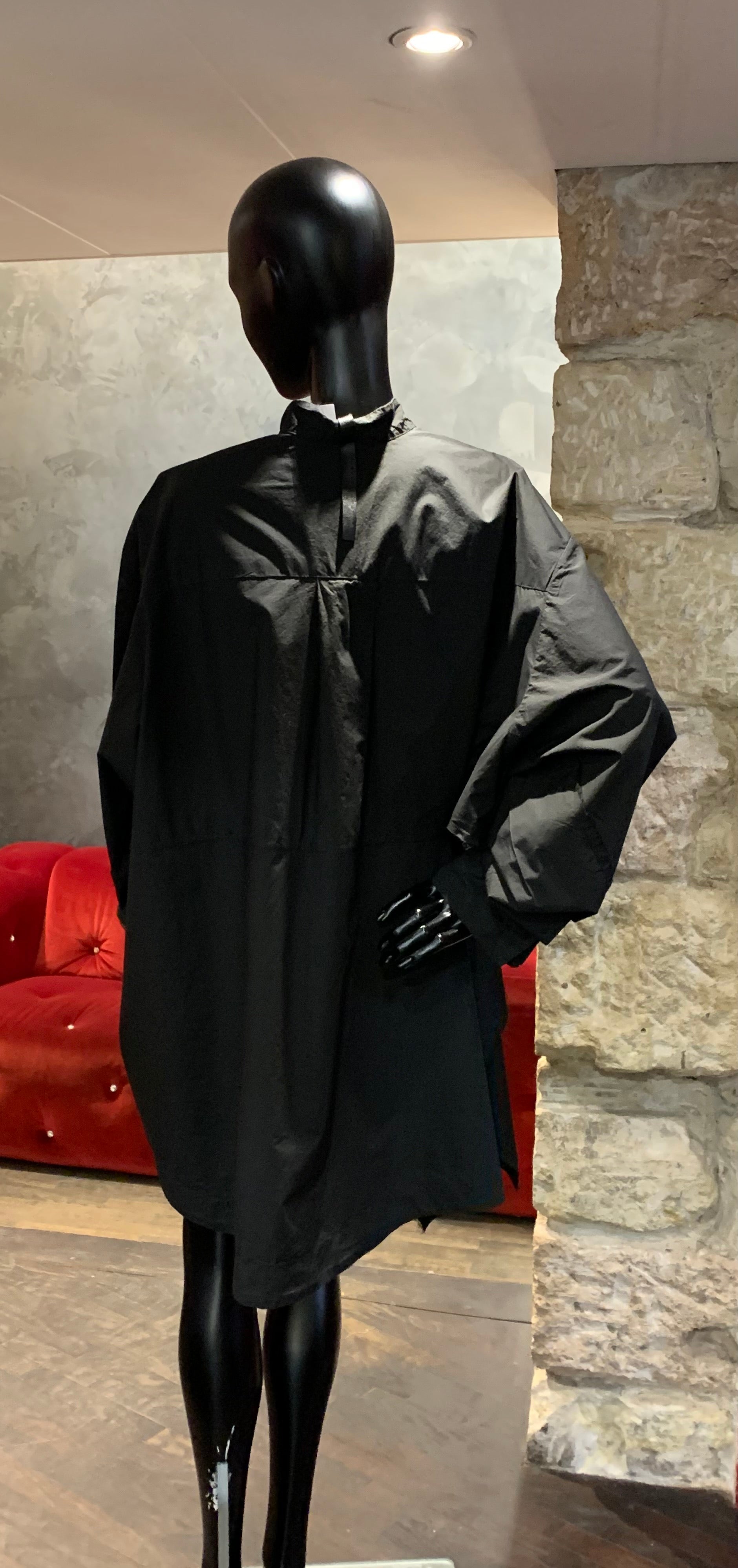 CHEMISE OVERSIZE DÉCOUPE CÔTÉ NOIRE