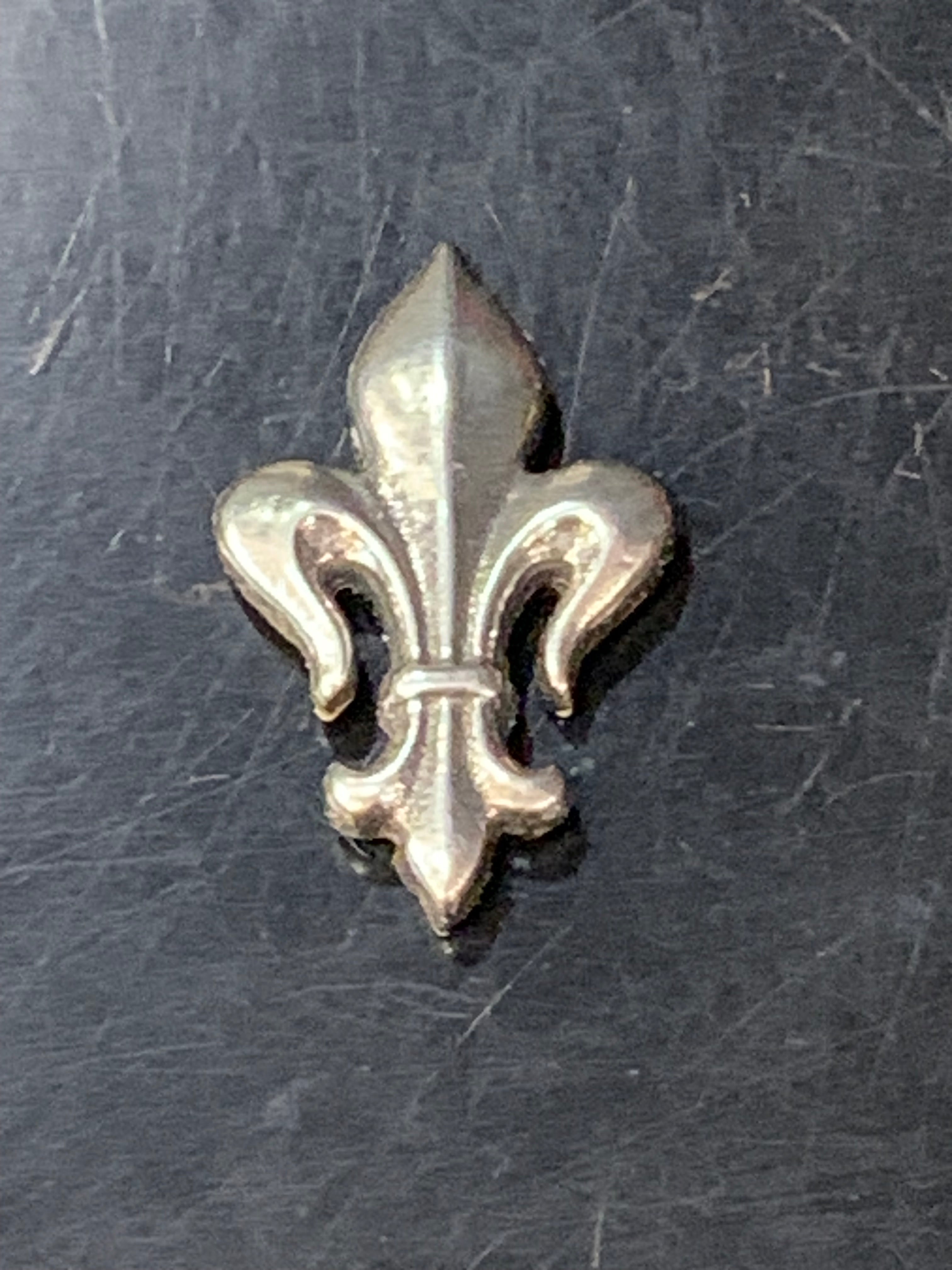 FLEUR DE LYS BIJOU DE CASQUE PM