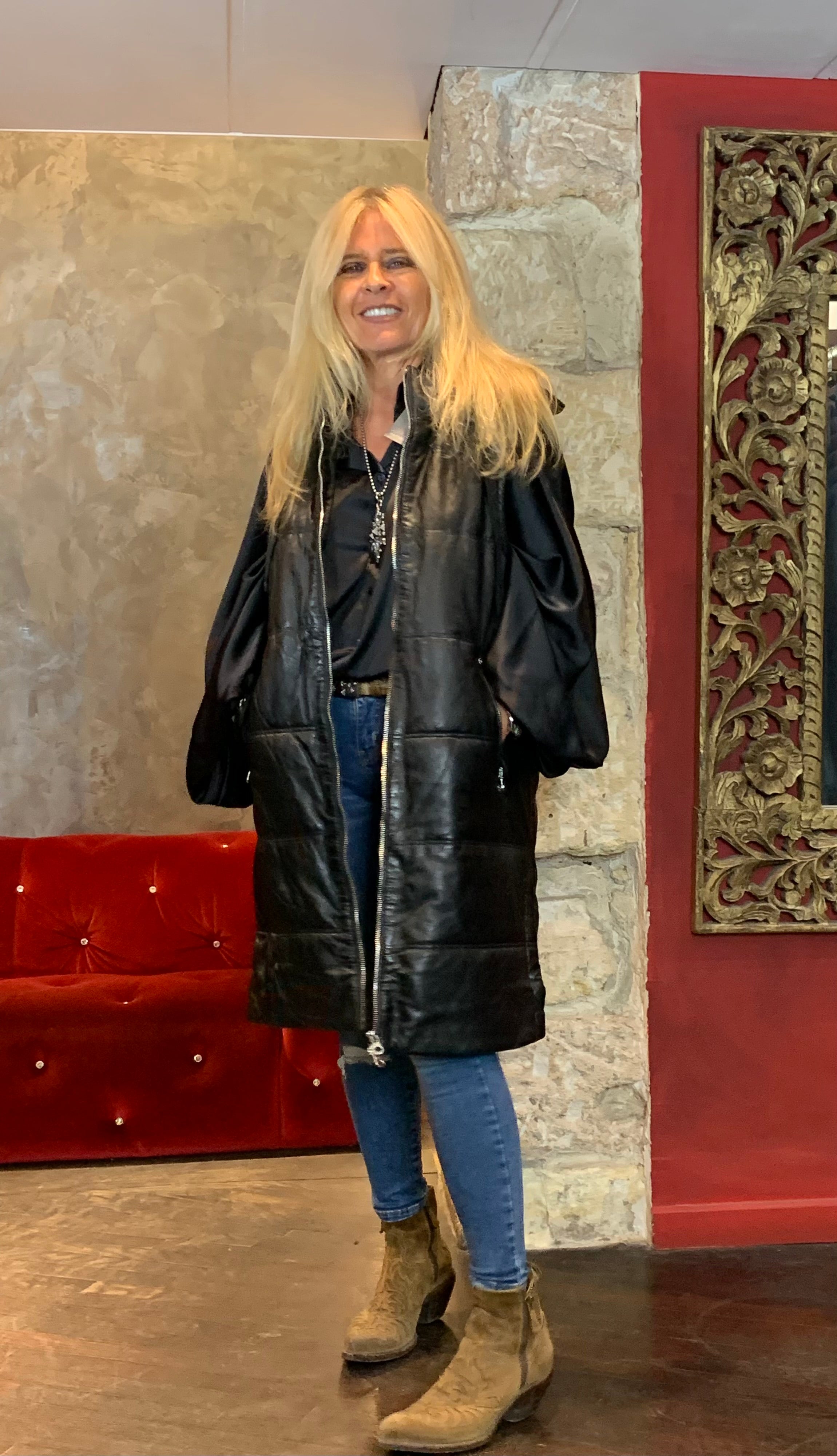 LONG SLEEVELESS LEATHER DOWN JACKET